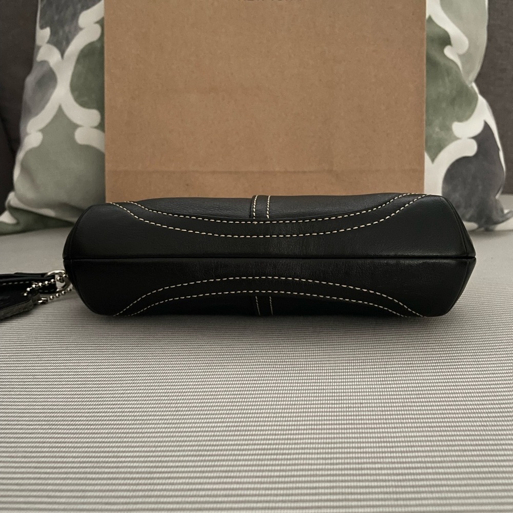 Coach Kisslock Black Leather Wristlet - Picture 7 of 9